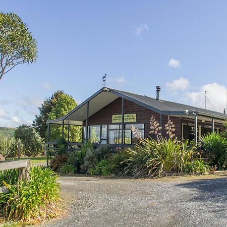 Junohall Backpackers Hostel Waitomo Caves Exterior photo